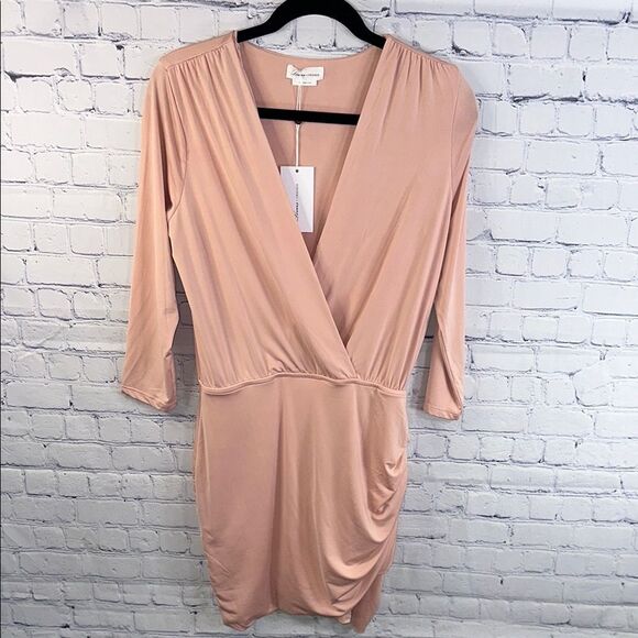 ✨ Lovers and Friends ‘Love Happy’ Cocktail Wrap Dress - Light Mauve Sz Med NWT - Picture 1 of 5
